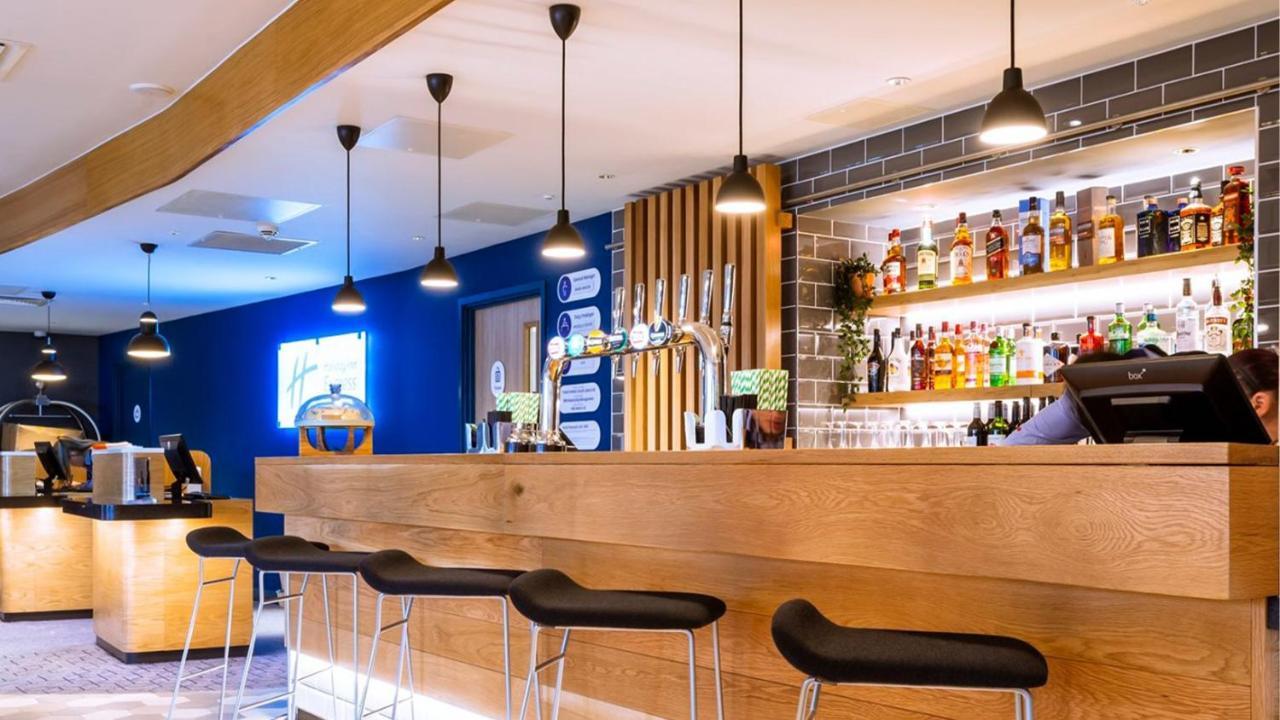 巴罗因弗内斯智选假日酒店 巴罗弗内斯 外观 照片