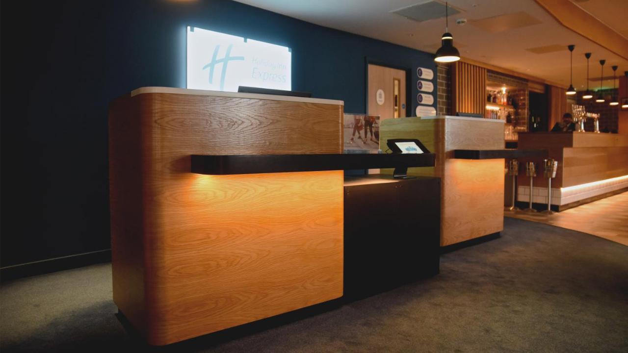 巴罗因弗内斯智选假日酒店 巴罗弗内斯 外观 照片