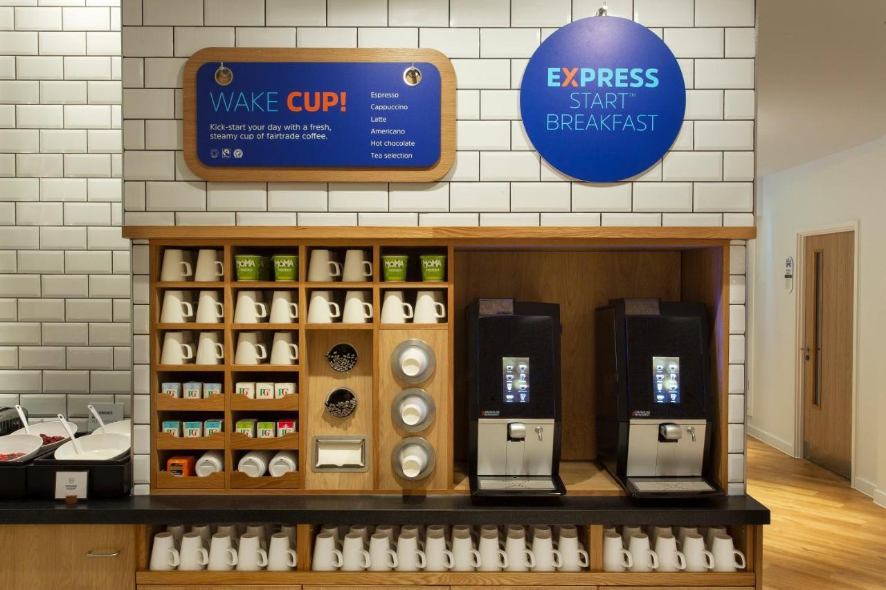 巴罗因弗内斯智选假日酒店 巴罗弗内斯 外观 照片